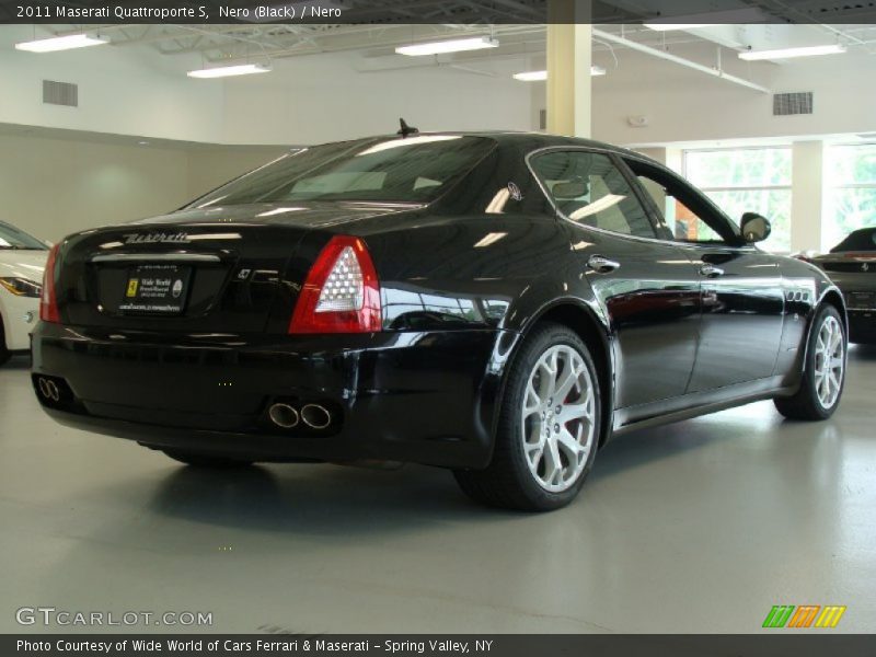 Nero (Black) / Nero 2011 Maserati Quattroporte S