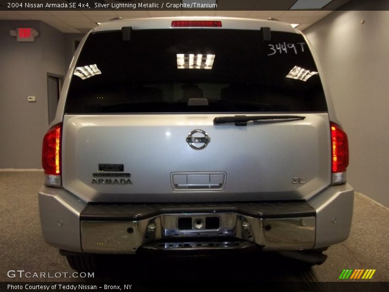 Silver Lightning Metallic / Graphite/Titanium 2004 Nissan Armada SE 4x4