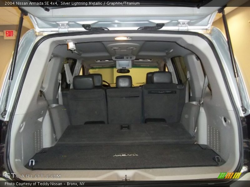 Silver Lightning Metallic / Graphite/Titanium 2004 Nissan Armada SE 4x4