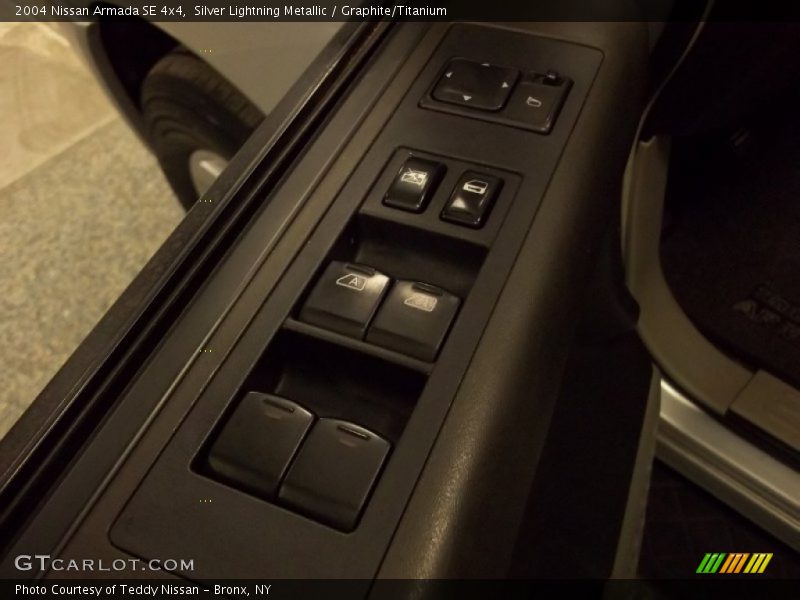 Silver Lightning Metallic / Graphite/Titanium 2004 Nissan Armada SE 4x4
