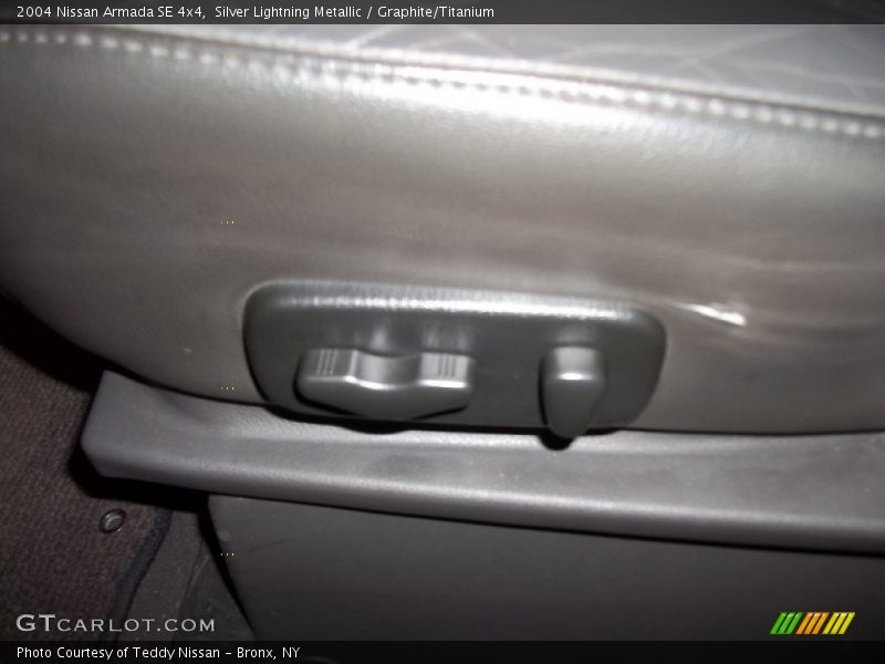 Silver Lightning Metallic / Graphite/Titanium 2004 Nissan Armada SE 4x4