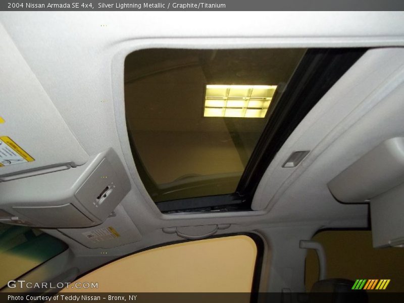 Silver Lightning Metallic / Graphite/Titanium 2004 Nissan Armada SE 4x4