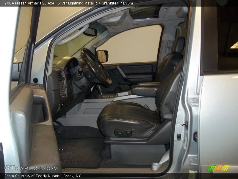 Silver Lightning Metallic / Graphite/Titanium 2004 Nissan Armada SE 4x4