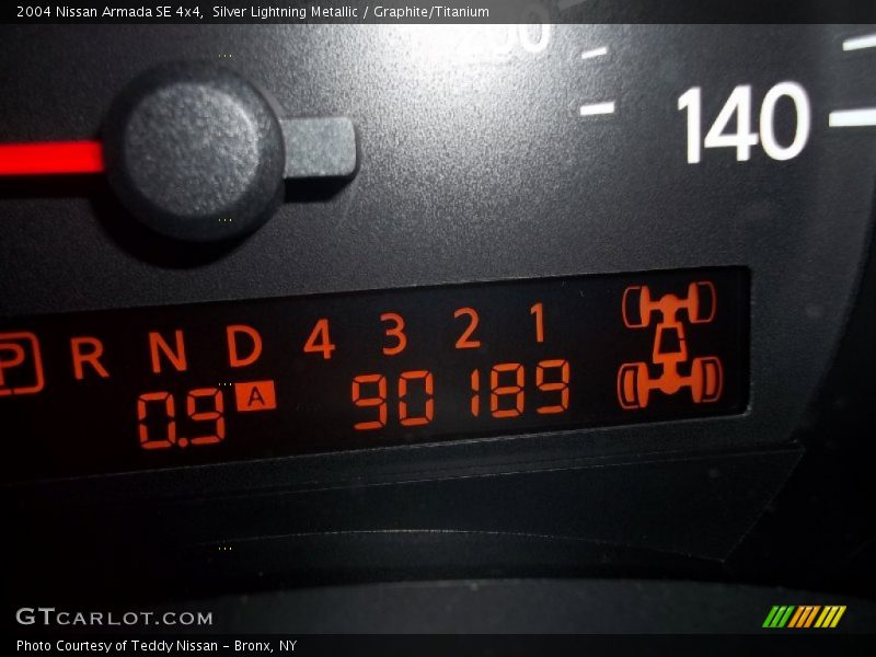 Silver Lightning Metallic / Graphite/Titanium 2004 Nissan Armada SE 4x4