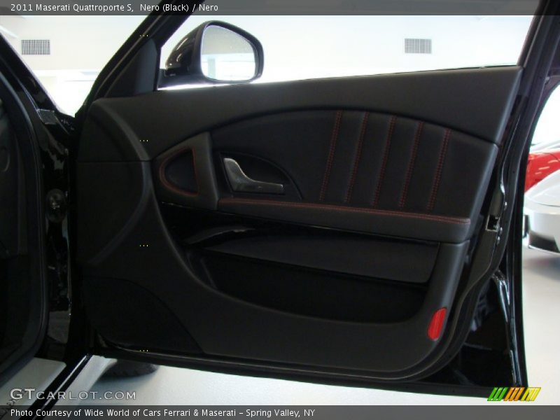 Nero (Black) / Nero 2011 Maserati Quattroporte S