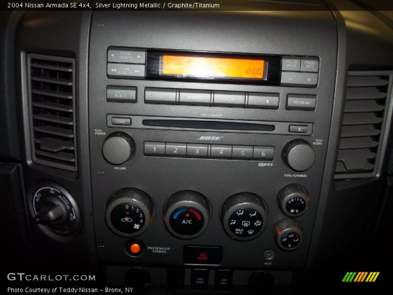 Silver Lightning Metallic / Graphite/Titanium 2004 Nissan Armada SE 4x4