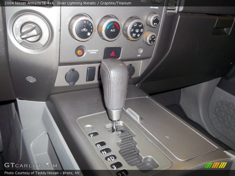 Silver Lightning Metallic / Graphite/Titanium 2004 Nissan Armada SE 4x4