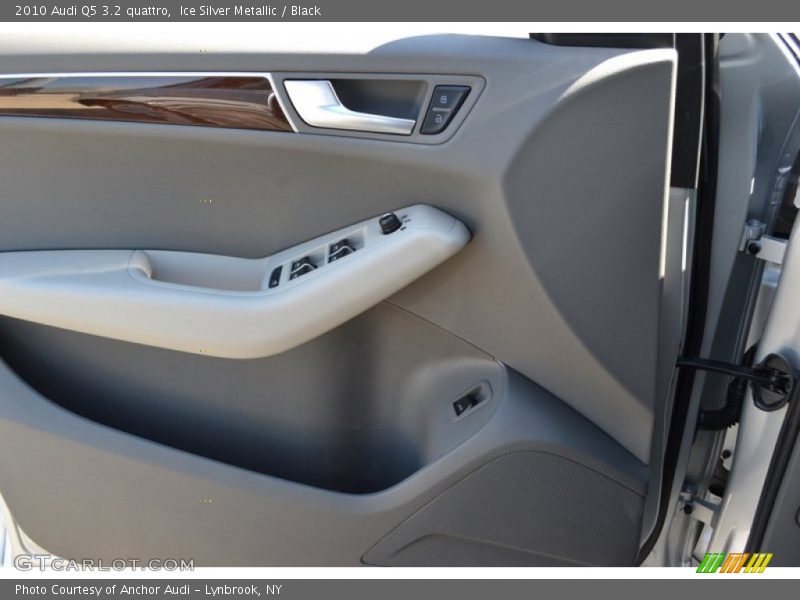 Ice Silver Metallic / Black 2010 Audi Q5 3.2 quattro