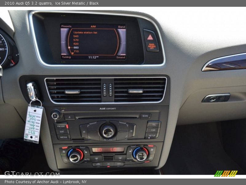 Ice Silver Metallic / Black 2010 Audi Q5 3.2 quattro