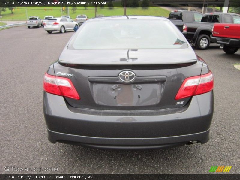 Magnetic Gray Metallic / Charcoal 2009 Toyota Camry SE
