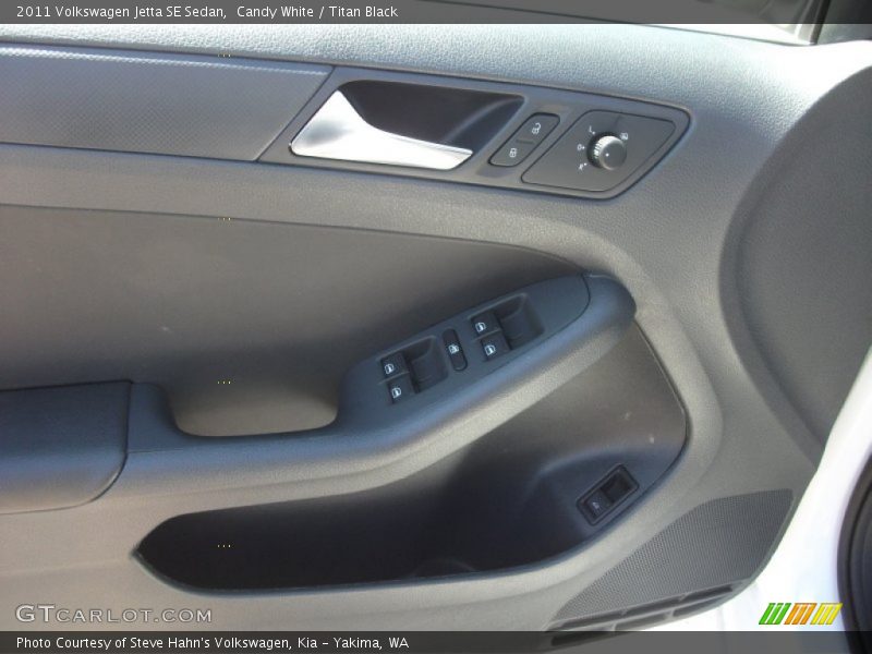 Candy White / Titan Black 2011 Volkswagen Jetta SE Sedan