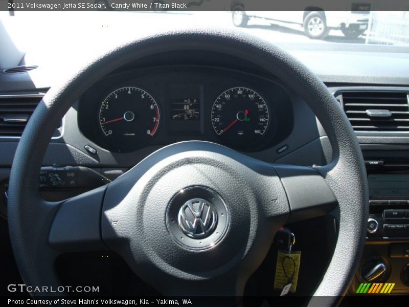 Candy White / Titan Black 2011 Volkswagen Jetta SE Sedan