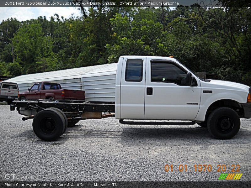 Oxford White / Medium Graphite 2001 Ford F350 Super Duty XL SuperCab 4x4 Dually Chassis