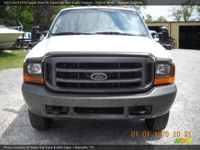 Oxford White / Medium Graphite 2001 Ford F350 Super Duty XL SuperCab 4x4 Dually Chassis