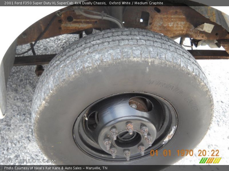 Oxford White / Medium Graphite 2001 Ford F350 Super Duty XL SuperCab 4x4 Dually Chassis