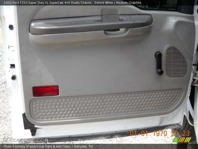 Oxford White / Medium Graphite 2001 Ford F350 Super Duty XL SuperCab 4x4 Dually Chassis