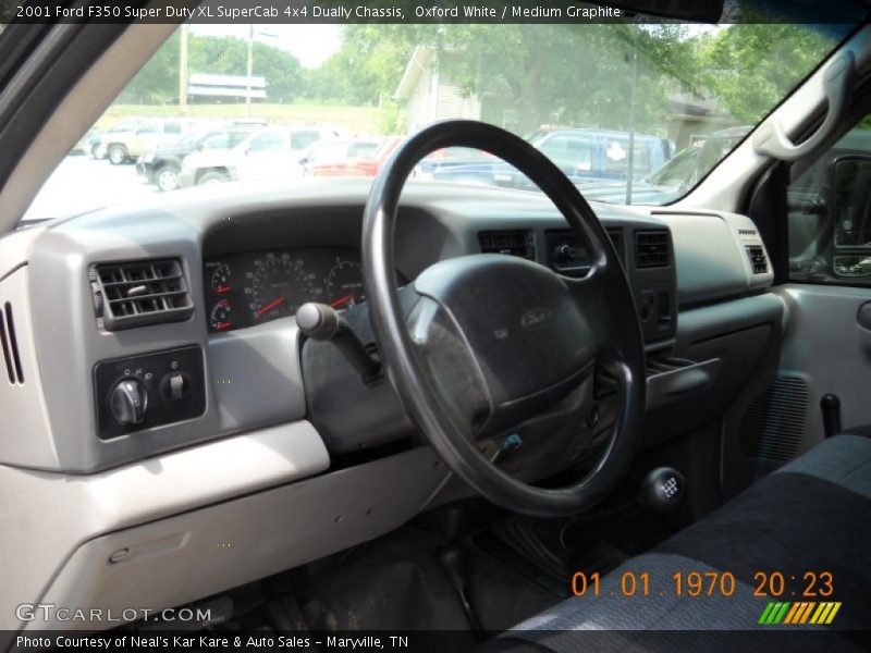 Oxford White / Medium Graphite 2001 Ford F350 Super Duty XL SuperCab 4x4 Dually Chassis