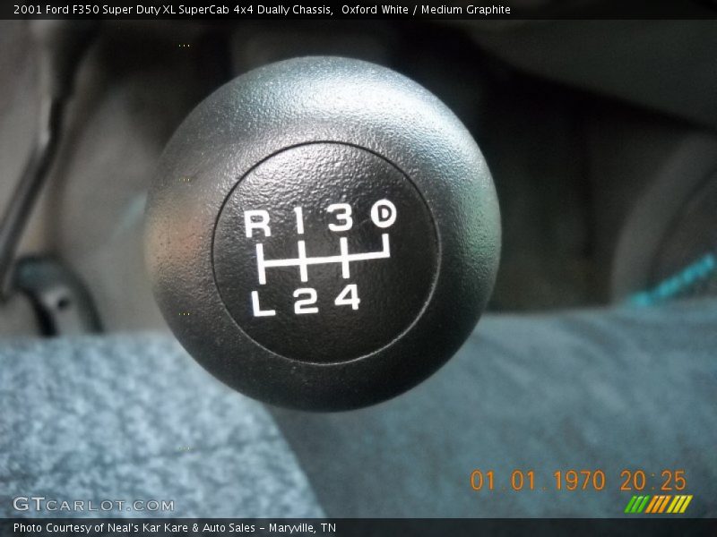 Oxford White / Medium Graphite 2001 Ford F350 Super Duty XL SuperCab 4x4 Dually Chassis