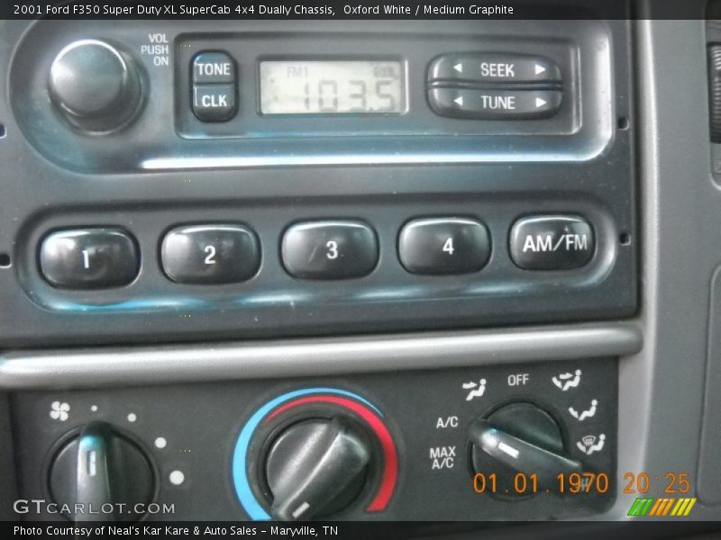 Oxford White / Medium Graphite 2001 Ford F350 Super Duty XL SuperCab 4x4 Dually Chassis
