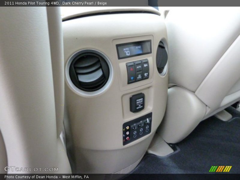 Controls of 2011 Pilot Touring 4WD