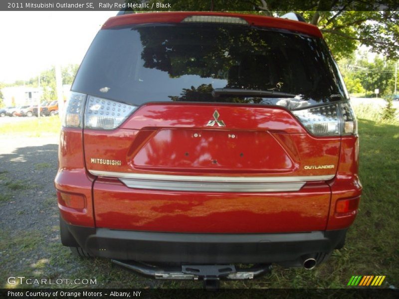 Rally Red Metallic / Black 2011 Mitsubishi Outlander SE