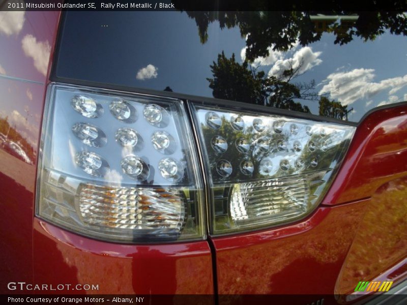 Rally Red Metallic / Black 2011 Mitsubishi Outlander SE