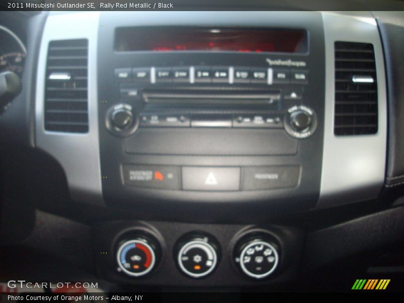 Rally Red Metallic / Black 2011 Mitsubishi Outlander SE