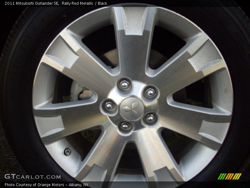 Rally Red Metallic / Black 2011 Mitsubishi Outlander SE