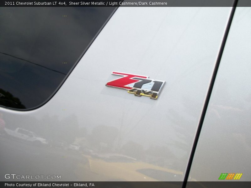 Sheer Silver Metallic / Light Cashmere/Dark Cashmere 2011 Chevrolet Suburban LT 4x4