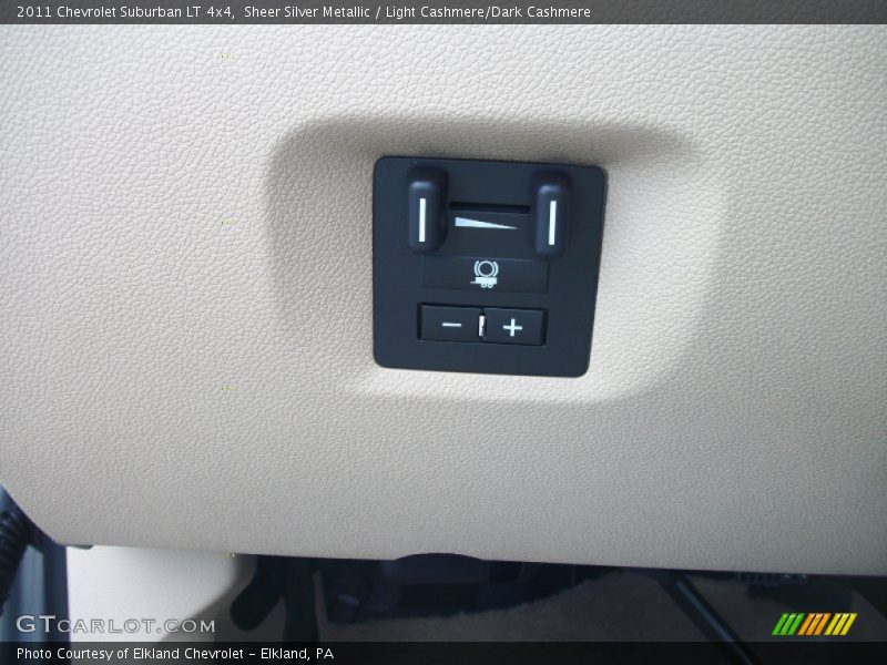Sheer Silver Metallic / Light Cashmere/Dark Cashmere 2011 Chevrolet Suburban LT 4x4