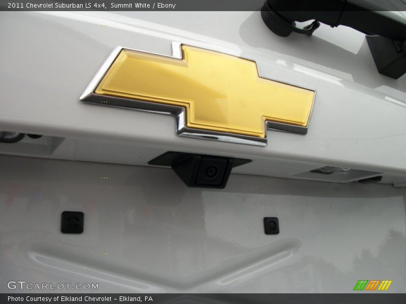 Summit White / Ebony 2011 Chevrolet Suburban LS 4x4