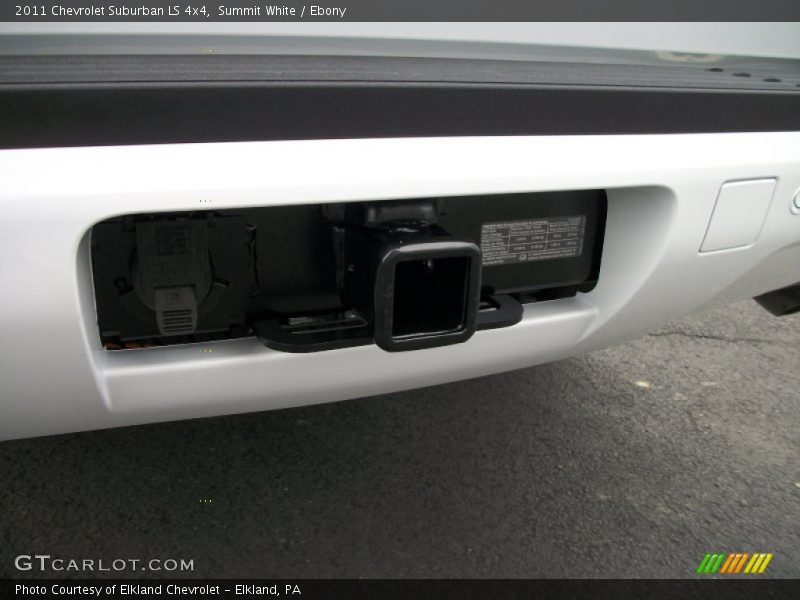 Summit White / Ebony 2011 Chevrolet Suburban LS 4x4