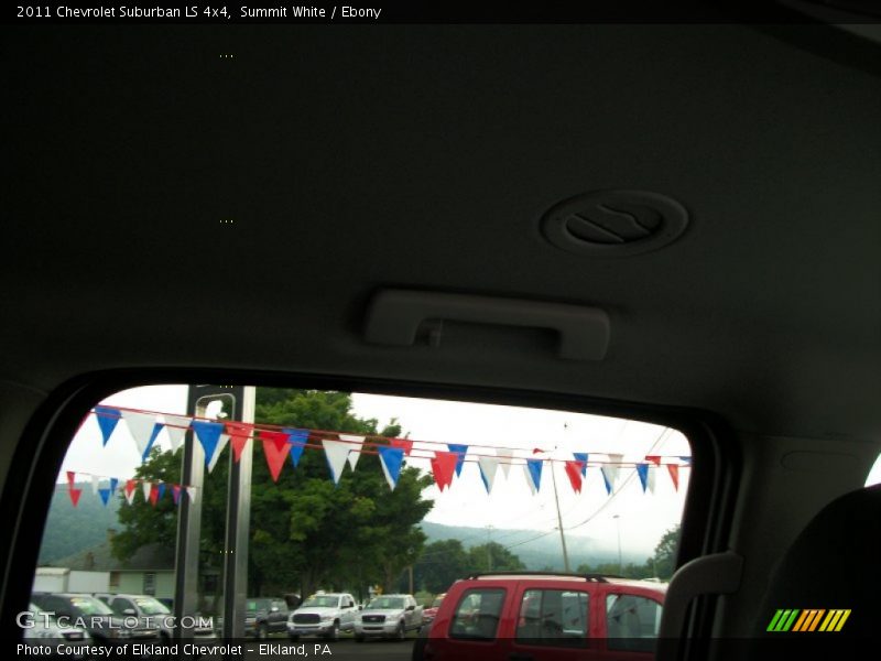 Summit White / Ebony 2011 Chevrolet Suburban LS 4x4