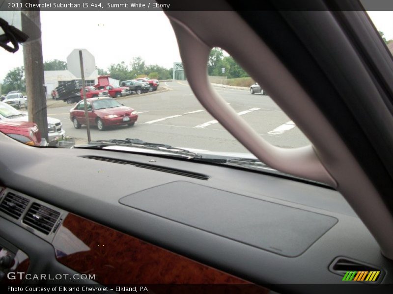 Summit White / Ebony 2011 Chevrolet Suburban LS 4x4