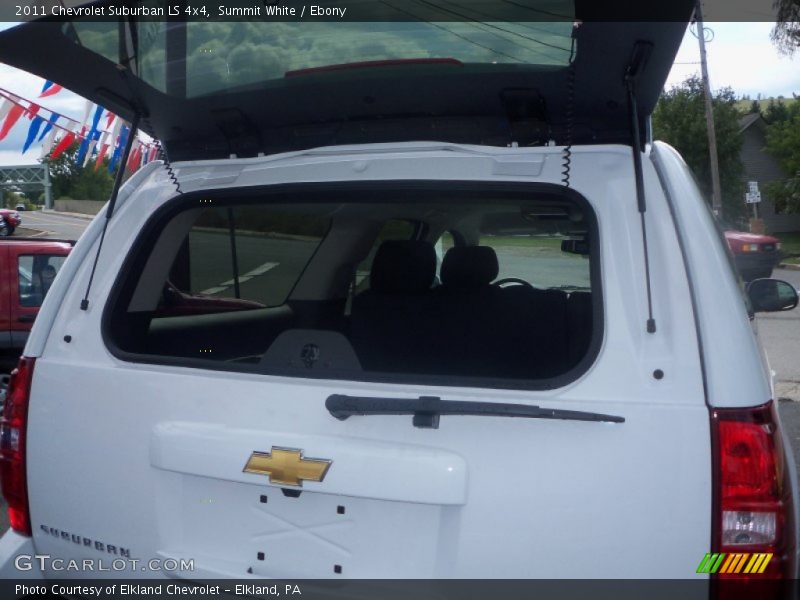 Summit White / Ebony 2011 Chevrolet Suburban LS 4x4