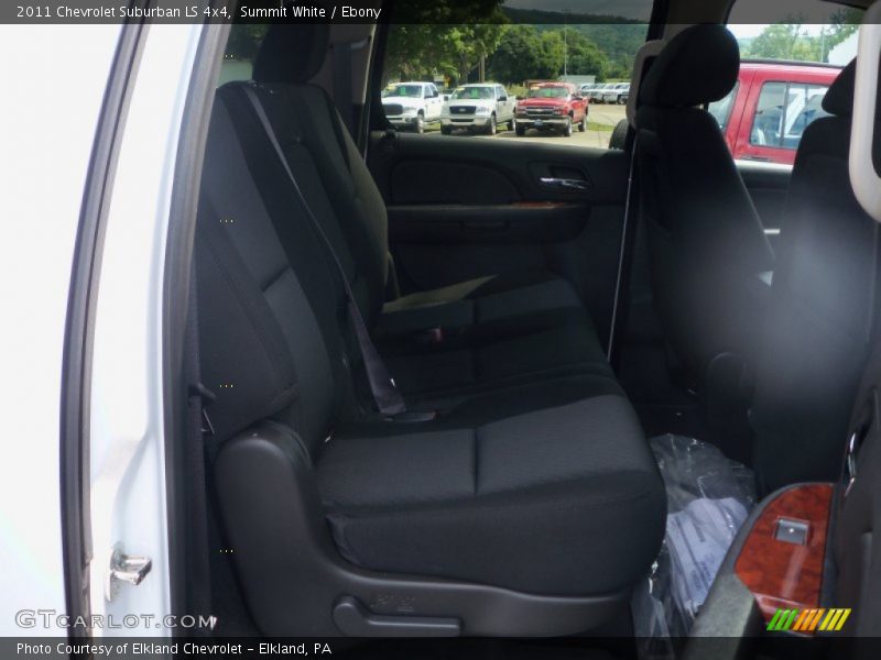 Summit White / Ebony 2011 Chevrolet Suburban LS 4x4