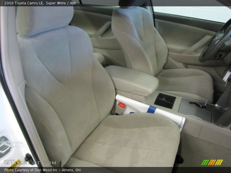 Super White / Ash 2009 Toyota Camry LE
