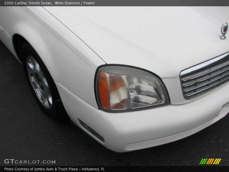 White Diamond / Pewter 2000 Cadillac DeVille Sedan