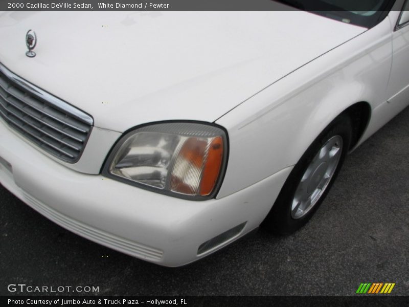 White Diamond / Pewter 2000 Cadillac DeVille Sedan