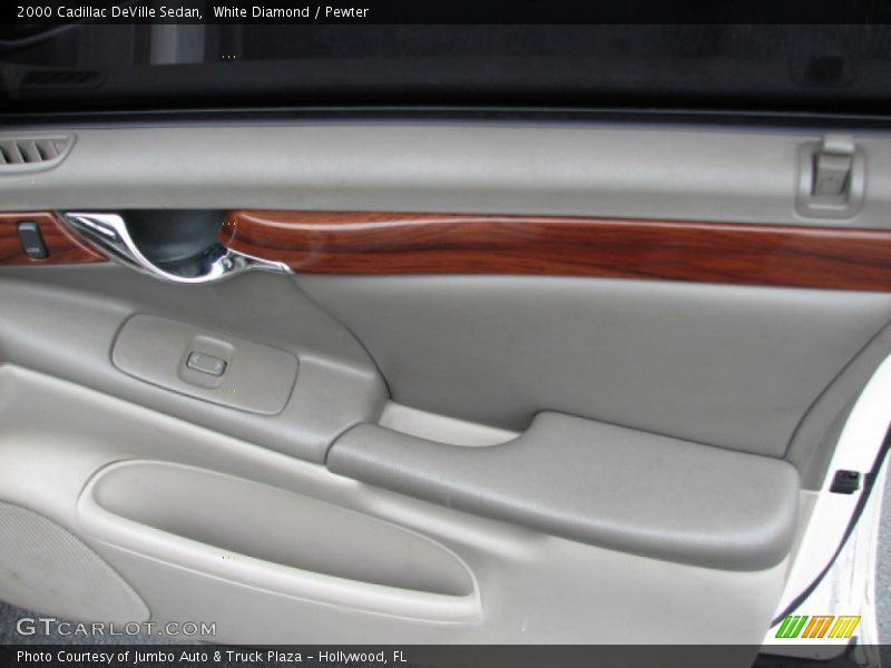 White Diamond / Pewter 2000 Cadillac DeVille Sedan
