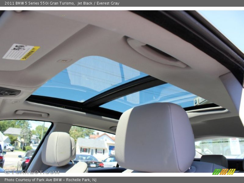 Sunroof of 2011 5 Series 550i Gran Turismo
