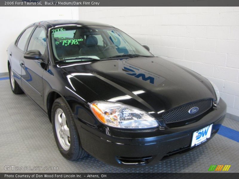 Black / Medium/Dark Flint Grey 2006 Ford Taurus SE