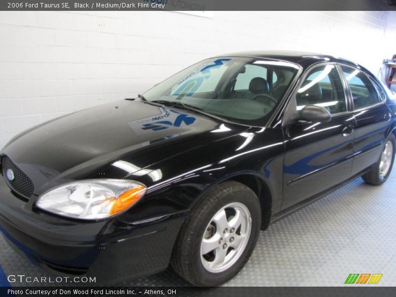 Black / Medium/Dark Flint Grey 2006 Ford Taurus SE