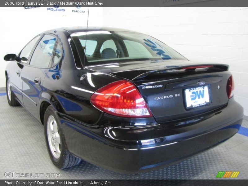 Black / Medium/Dark Flint Grey 2006 Ford Taurus SE