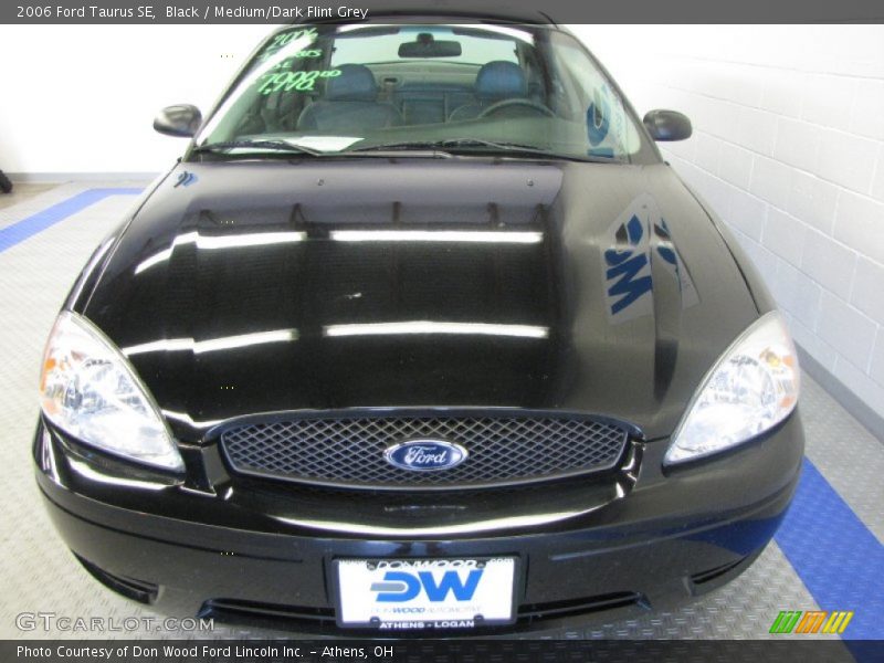 Black / Medium/Dark Flint Grey 2006 Ford Taurus SE