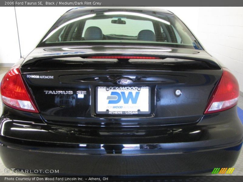 Black / Medium/Dark Flint Grey 2006 Ford Taurus SE