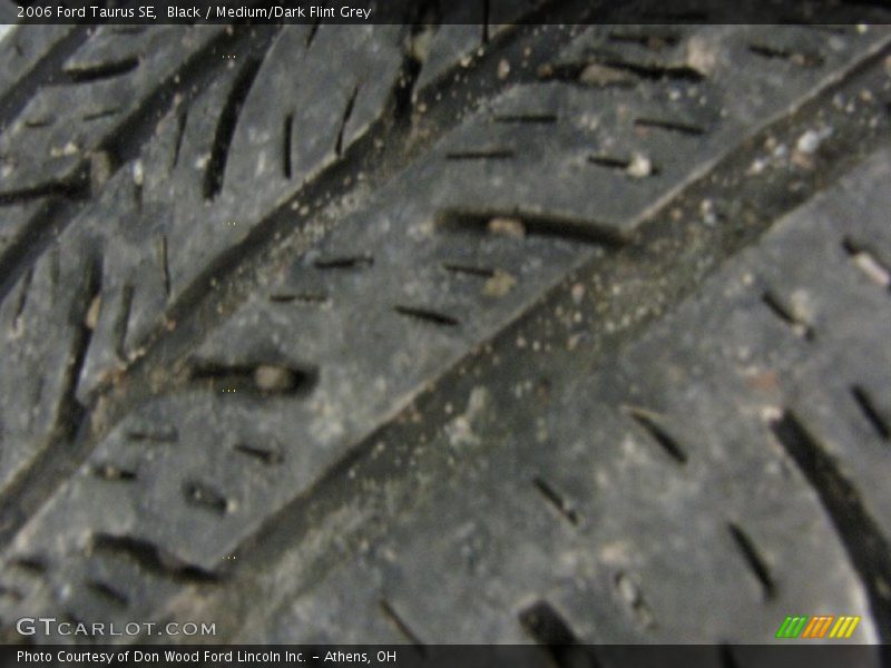 Black / Medium/Dark Flint Grey 2006 Ford Taurus SE