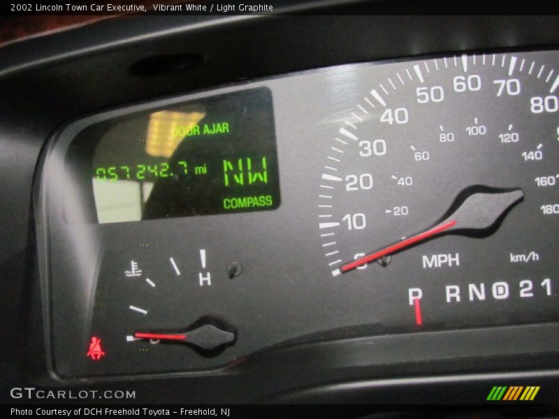 Vibrant White / Light Graphite 2002 Lincoln Town Car Executive