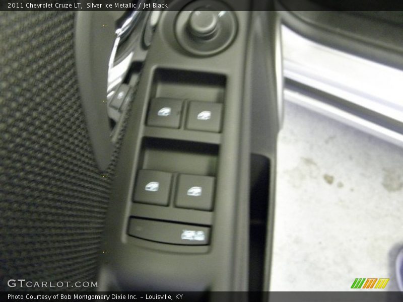 Silver Ice Metallic / Jet Black 2011 Chevrolet Cruze LT