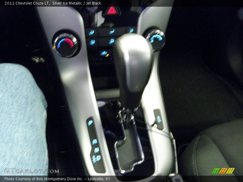 Silver Ice Metallic / Jet Black 2011 Chevrolet Cruze LT